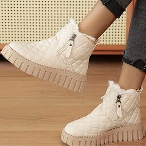 NWT Women's Quilted Chunky Boots